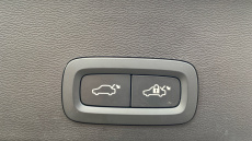 Volvo XC40 2.0 B4P Ultra Dark 5dr Auto Petrol Estate